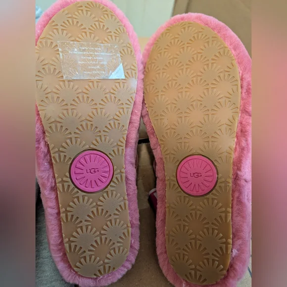 UGG Fluff Yeah Flatform Slide Sandals Size 8 Like New MSRP $110 - Picture 8 of 8